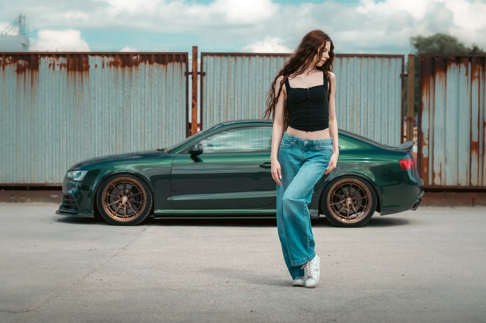 Portrait with green Audi RS5